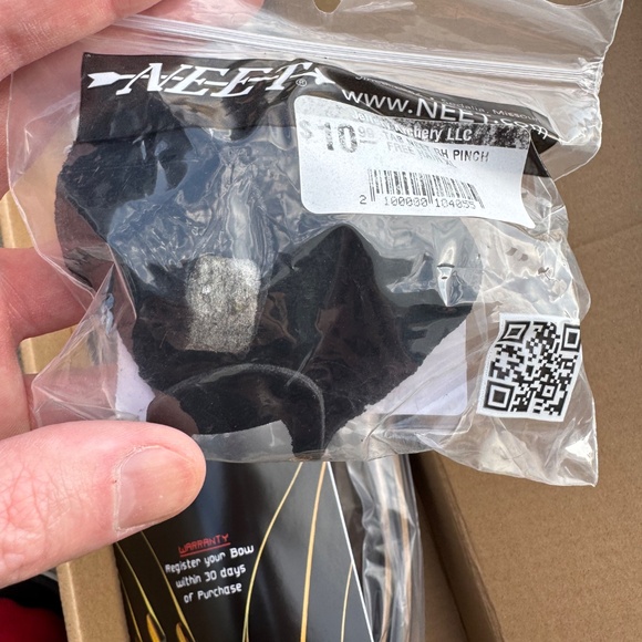 Southwest Archery 64" Spyder XL Takedown Recurve Bow with accessories - Picture 5 of 16